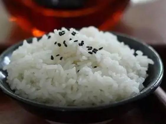 白米飯是 最差的主食 ,糖友不能吃 醫(yī)生 這7種主食才應(yīng)忌口
